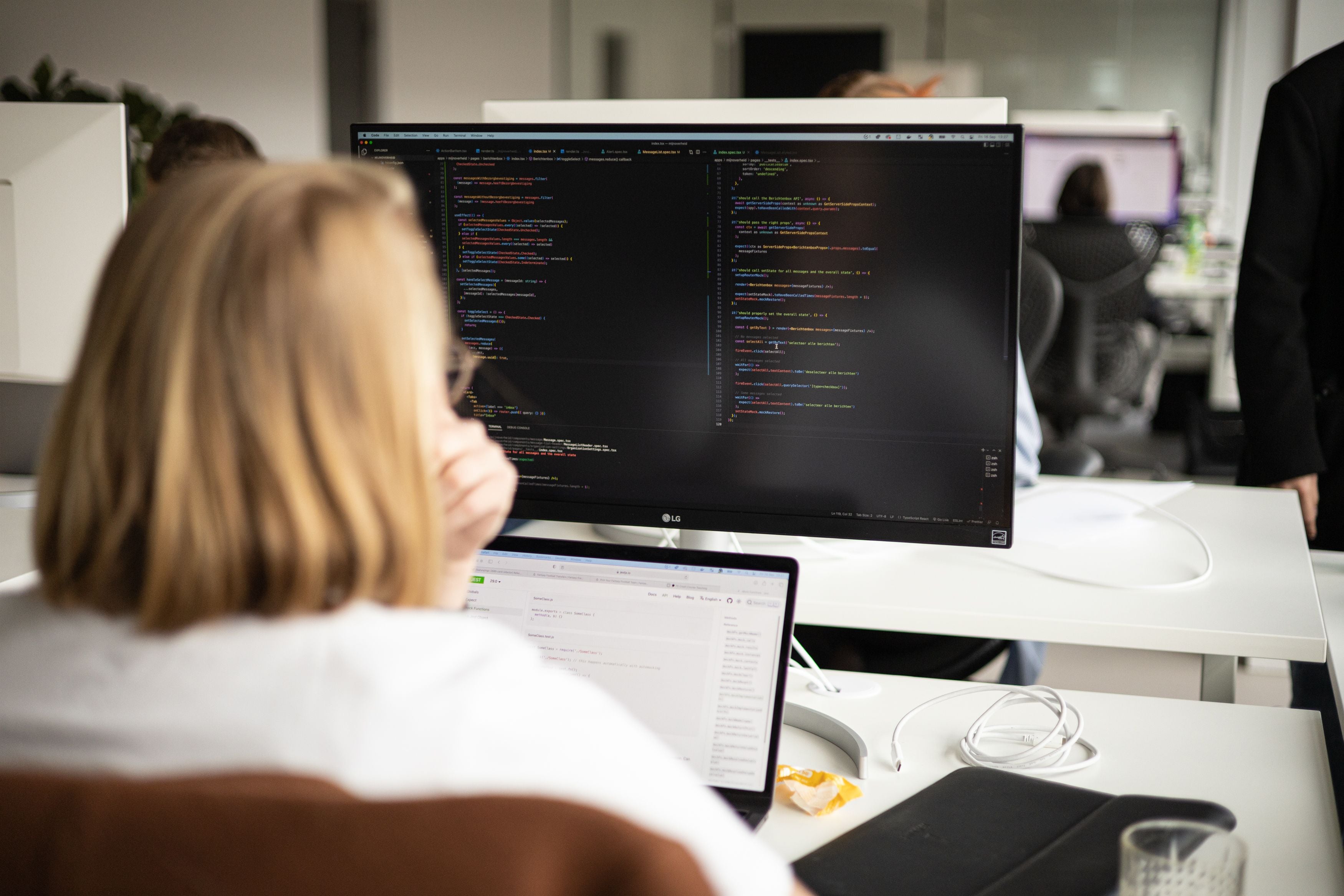 programmeur met code